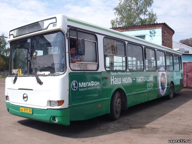 Монтаж бортовой рекламы на автобусе "Мегафон" в городе Клинцы